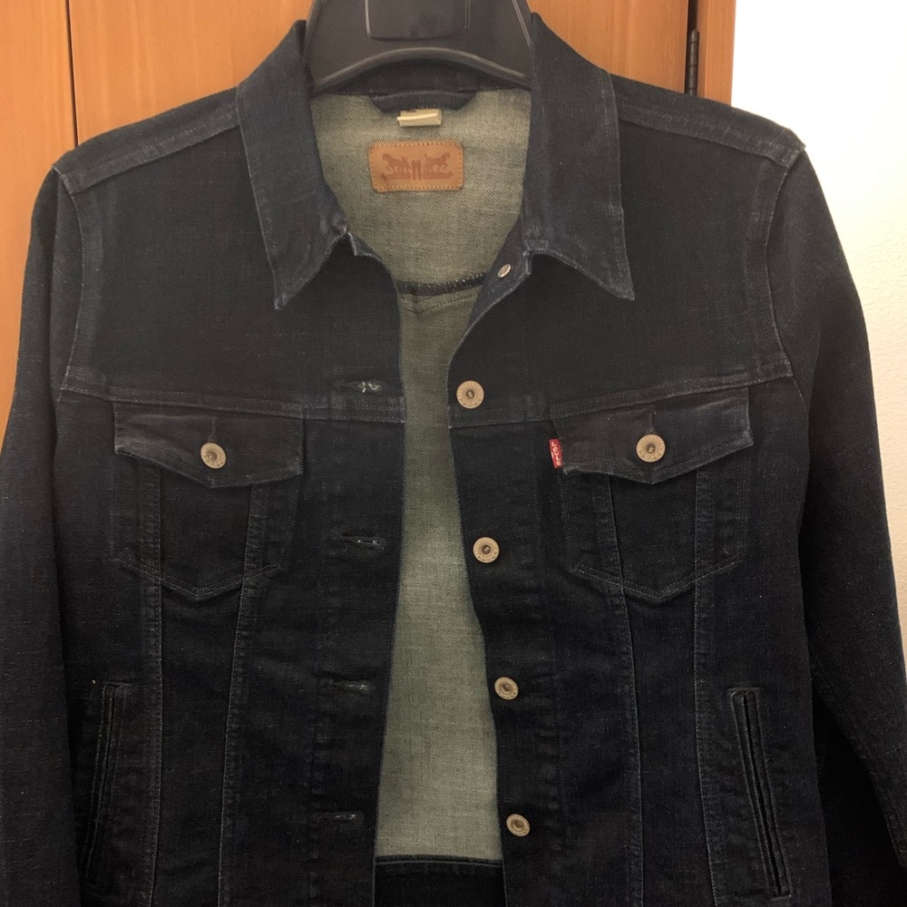 Women’s Levi’s denim jacket large